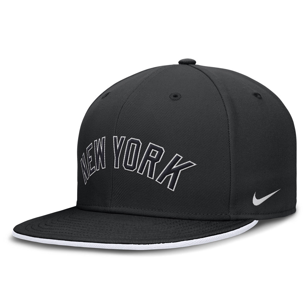 MLB New York Yankees Nike Black &amp; White True Structured Fitted Hat