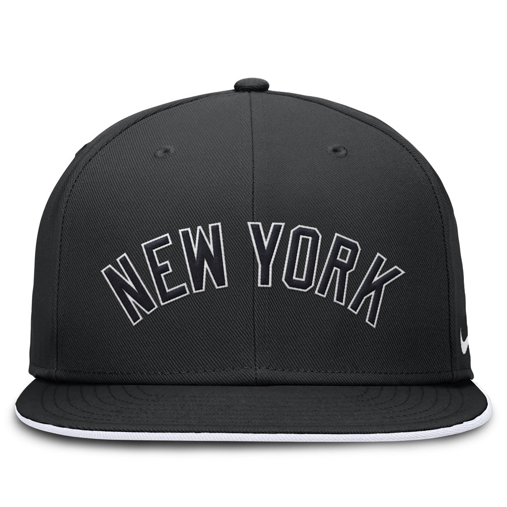 MLB New York Yankees Nike Black &amp; White True Structured Fitted Hat