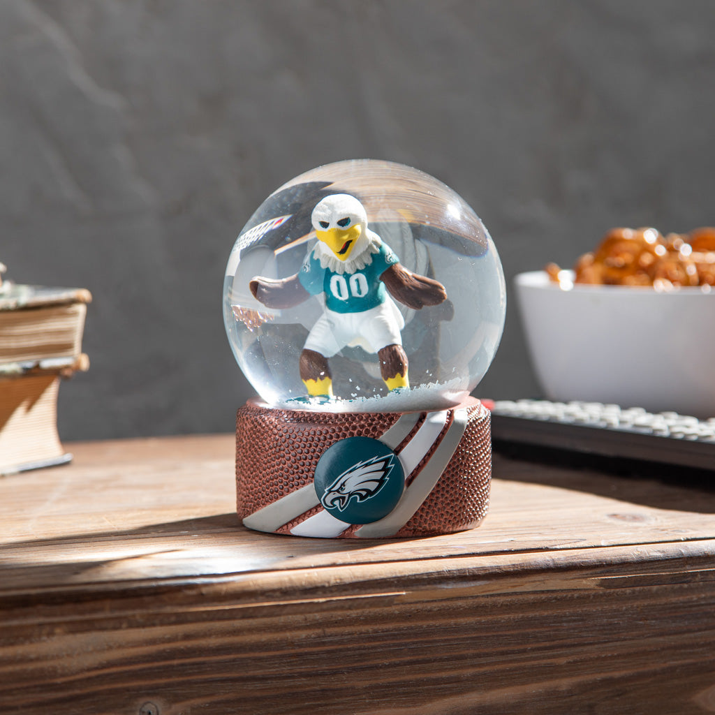 NFL Philadelphia Eagles Evergreen Glass Water Globe