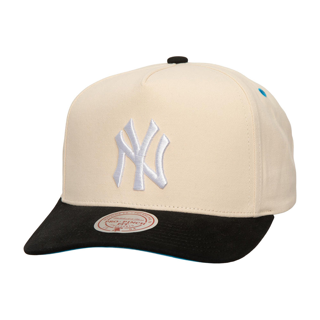 MLB New York Yankees Mitchell &amp; Ness Overspray Pro Snapback