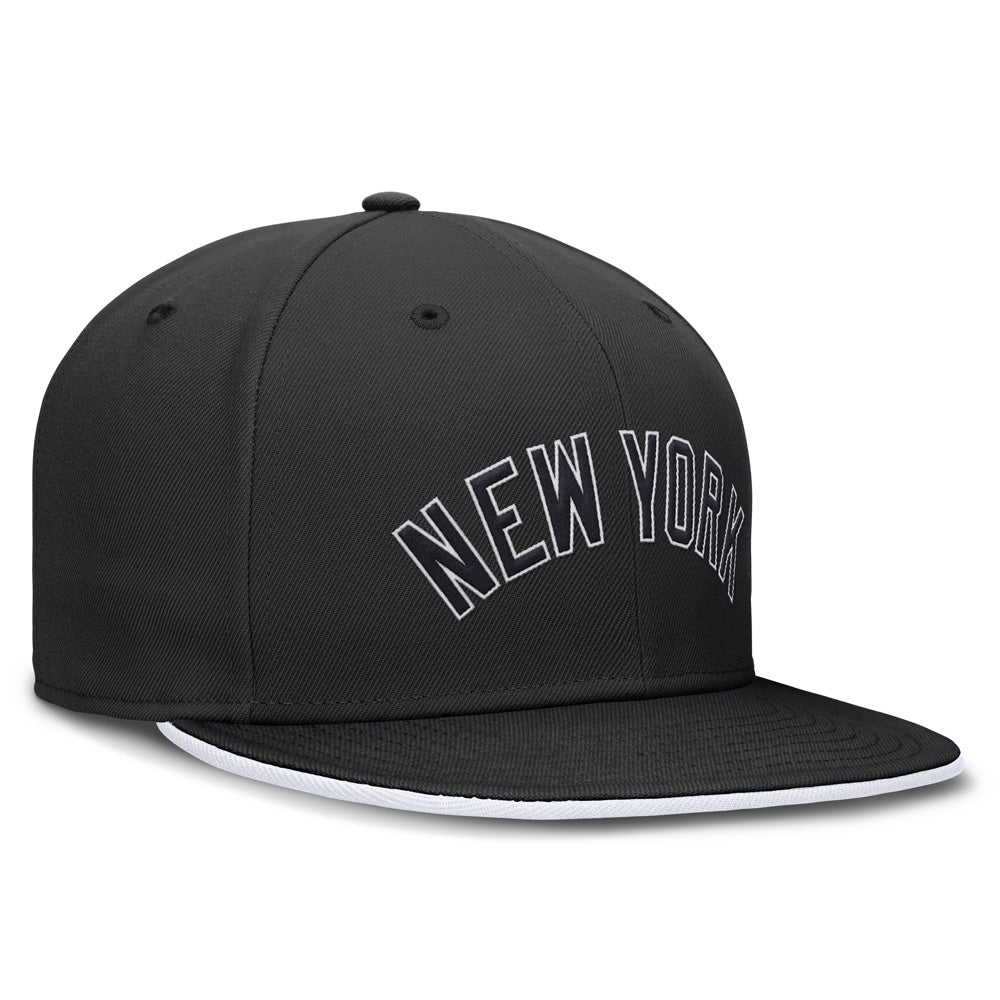 MLB New York Yankees Nike Black &amp; White True Structured Fitted Hat